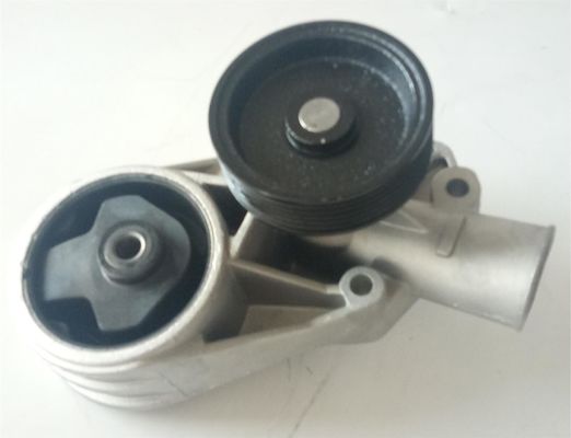 047121011B Motoronderdelen Waterpomp
