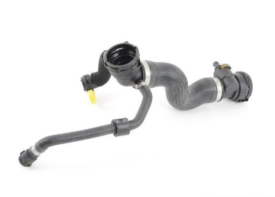 17127580955 Auto Radiator slangpijp Energiebesparende slijtvastheid Voor BMW 7